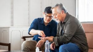Managing 5 or more medications for an elderly family member? Here’s what caregivers should know