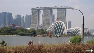 Singapore haze: PM2.5 reading briefly enters elevated in west region; air quality moderate