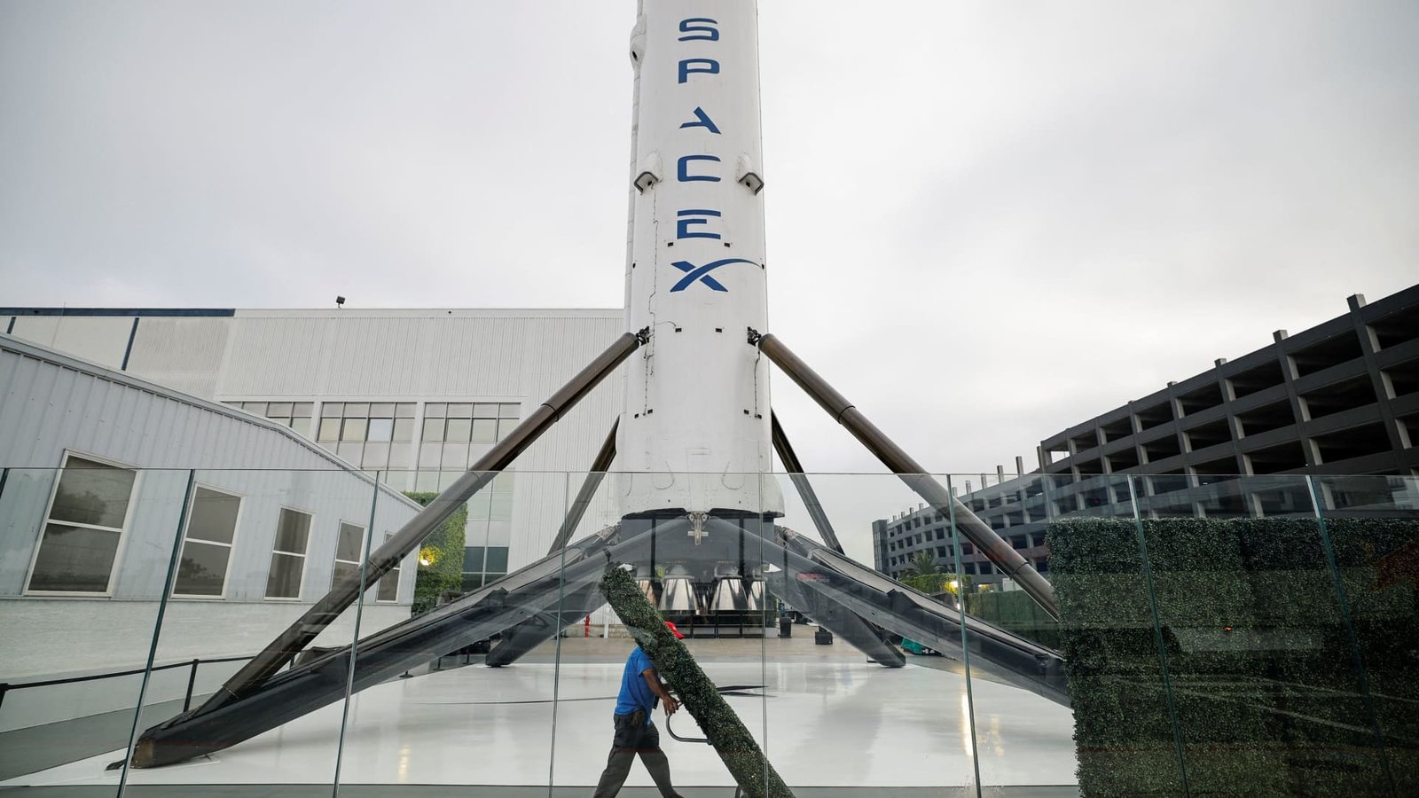 SpaceX deal to acquire spectrum license hammers shares of AT&T, Verizon and T-Mobile