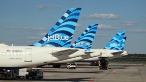 JetBlue posts bigger loss on fuel costs, but CEO says margins improving