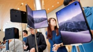 Apple stock has become an anti-AI trade. Here’s why