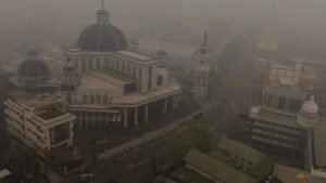 Indonesians on fire-ravaged island sue state for clean air