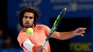 Alcaraz rallies past Munar into Japan Open final