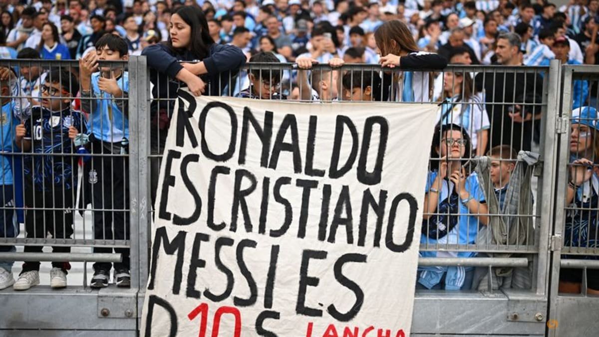 Lineker laments Ronaldo’s career finale compared to Messi’s