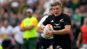 McKenzie starts at flyhalf for first Bledisloe test after Mo’unga injury