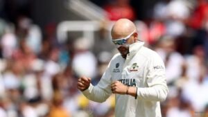 South Africa in peril as Australia take three wickets in Sunday’s opening session