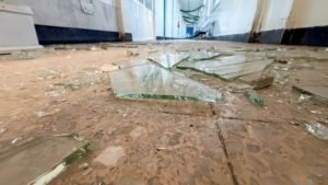 Yemen fighting overwhelms hospitals, cuts aid to 800,000 people, relief agencies say