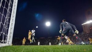 Inter earn 3-1 comeback win at Bologna, Roma beat Genoa 2-0