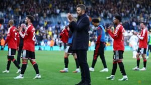 Man United show fight but familiar flaws remain in Leeds draw