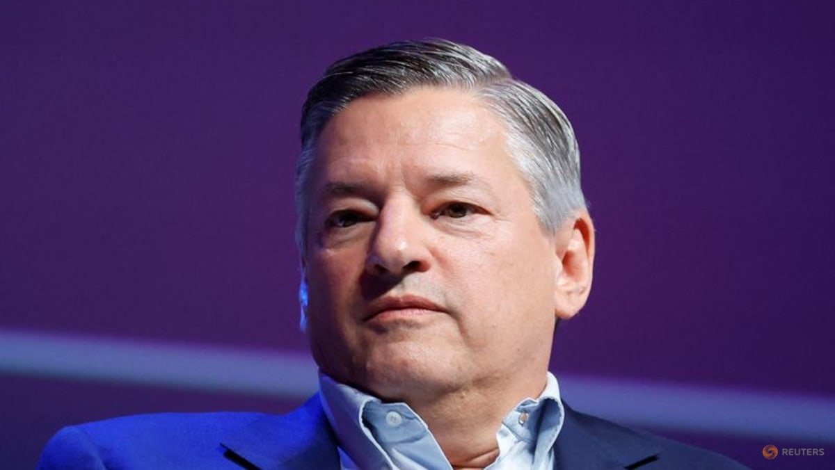 Netflix issues weak fourth-quarter forecast, shares drop