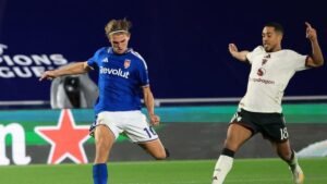 Paz dazzles as Como thrash Manchester United 4-1