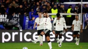Fernandes questions United’s tactics after Como hammering