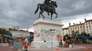 France boosts police presence, hoping to prevent repeat of riots