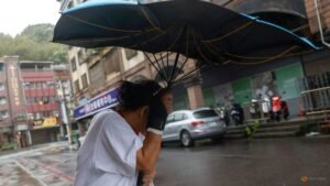 Taiwan counts 1 dead and 527 injured after Typhoon Champi sweeps past