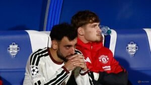 Carrick drops United captain Fernandes to bench against Bournemouth
