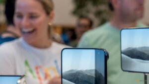 Apple says it will replace iPhone Duo units showing screen problems