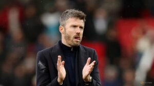 Carrick stays on as Man United manager, takes training after crisis talks