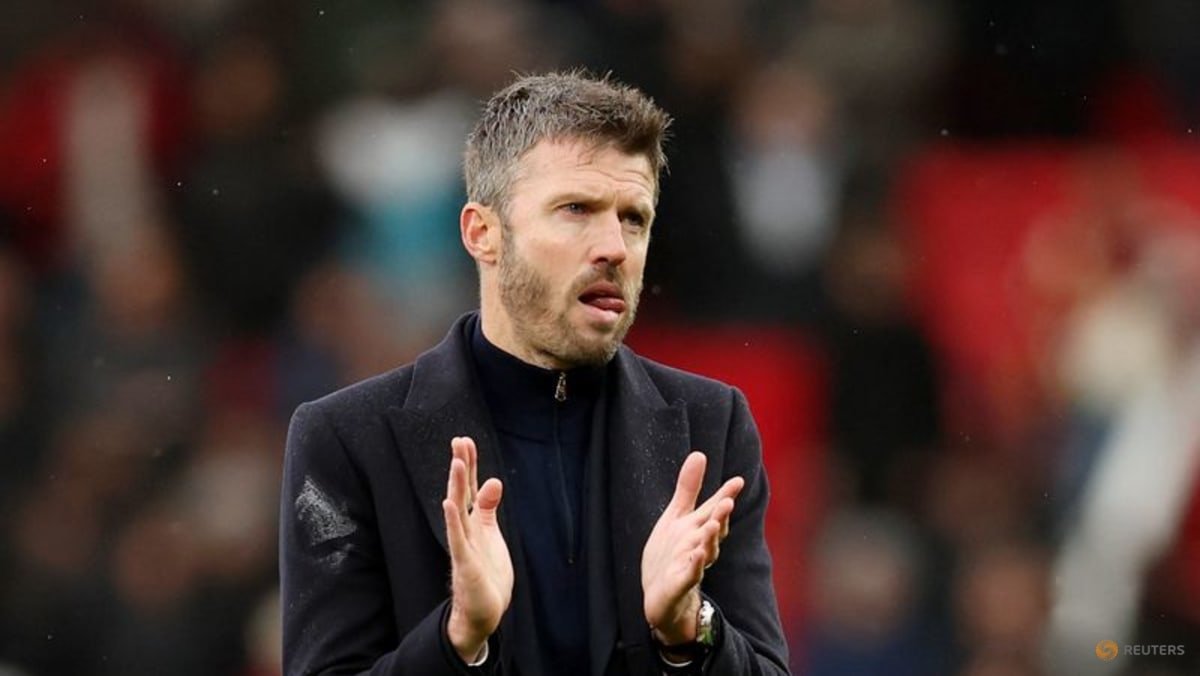 Carrick stays on as Manchester United boss, takes training after crisis talks