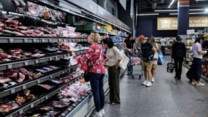 High inflation to persist globally into next year, Reuters poll shows