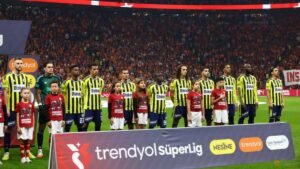 Kuyt to take charge of Fenerbahce on interim basis