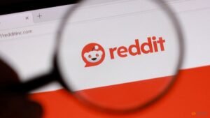 Reddit puts logged in experience first as Google AI hits traffic