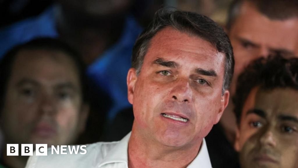 Flávio Bolsonaro’s passports cancelled after he fails to surrender them
