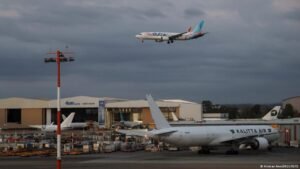 Captain hailed as a hero after Flydubai cockpit attack