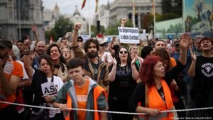 Spain: Massive protests after housing bills voted down