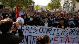 France students demand better schools