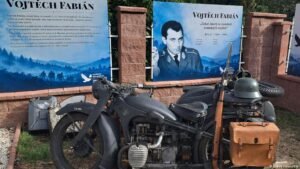 Czechia: After decades of neglect, Prague honours Roma resistance fighters against Hitler