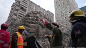 Kenya: Rescuers race to find survivors after Nairobi building collapse