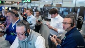 Oil rises as Saudi Arabia vows response to attacks