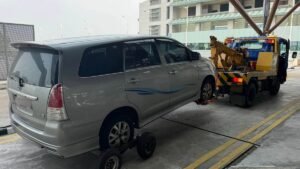 7 drivers caught providing illegal cross-border ride-hailing services, vehicles impounded
