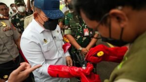 Indonesia to use dry ice to clear haze from forest fires